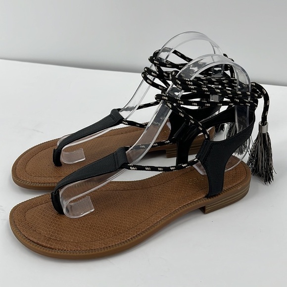 NINE West Gannon Strappy Sandal Wrap Flat Black Tassel Boho Gladiator  6 - Picture 1 of 9